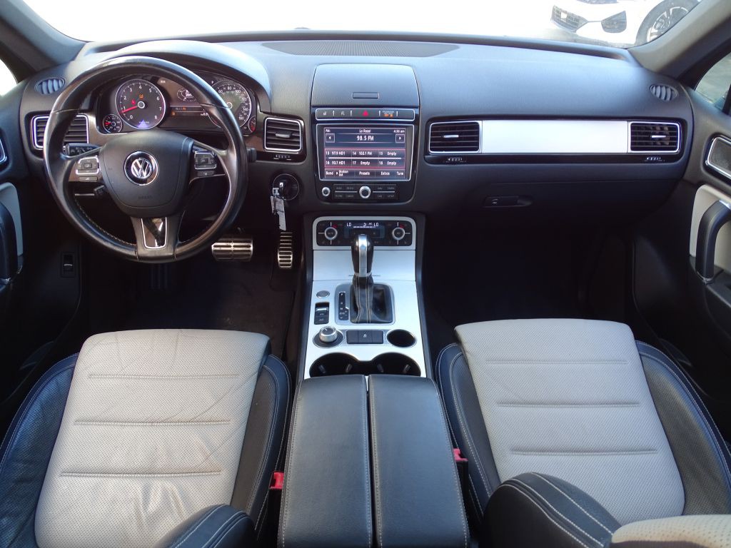 2017 Volkswagen Touareg Image 10