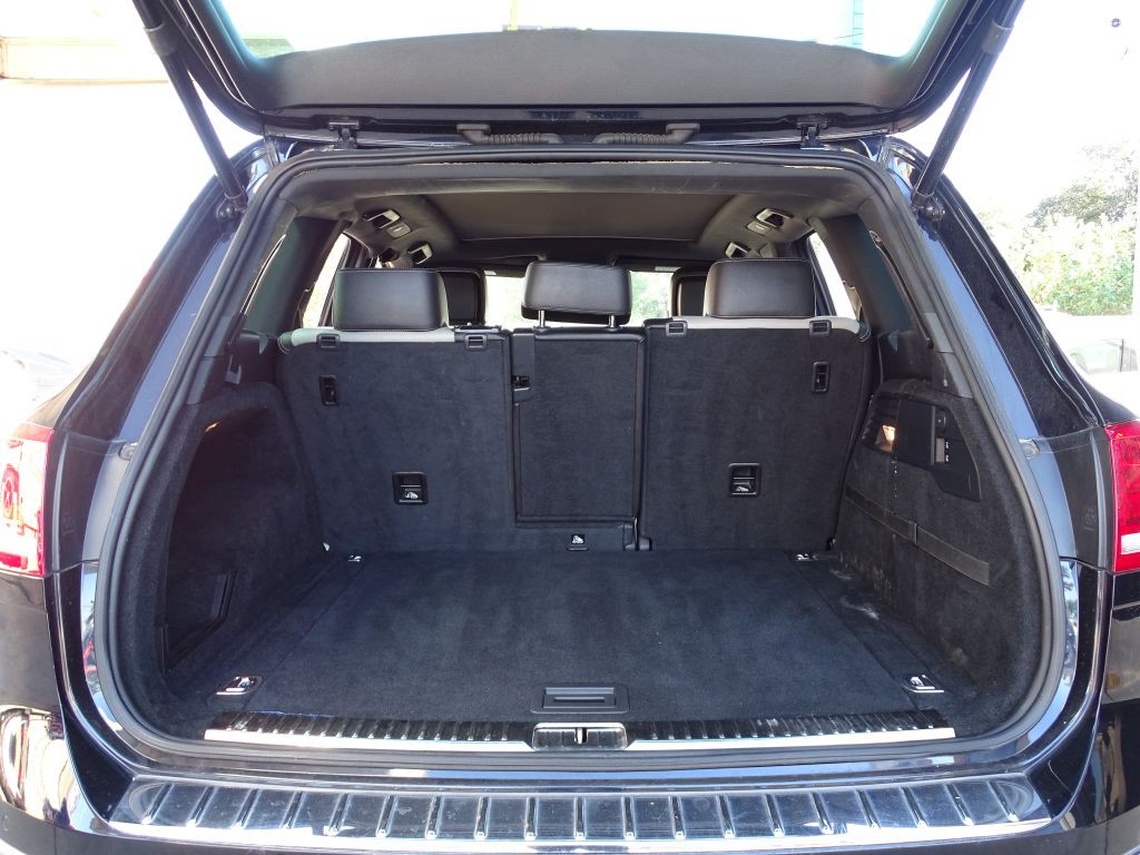 2017 Volkswagen Touareg Image 11