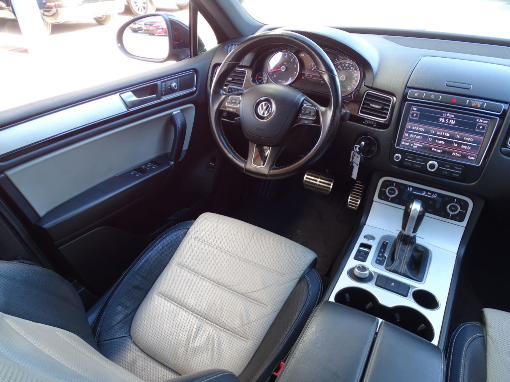 2017 Volkswagen Touareg Image 14