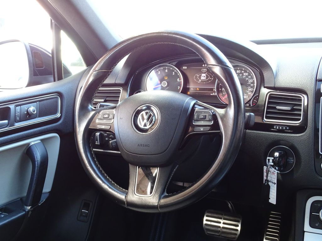 2017 Volkswagen Touareg Image 17