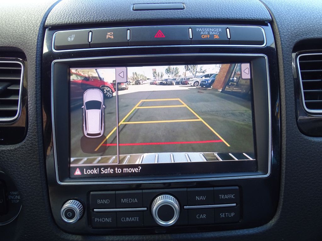 2017 Volkswagen Touareg Image 20