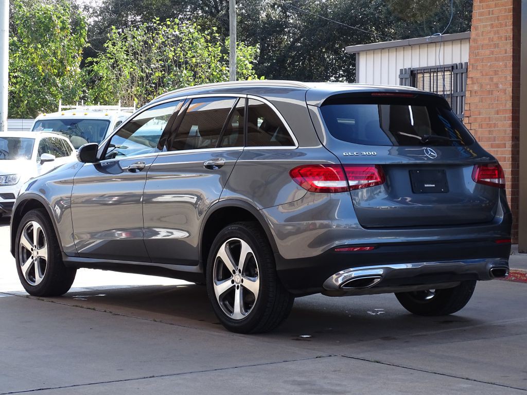 2017 Mercedes-Benz GLC-Class Image 3