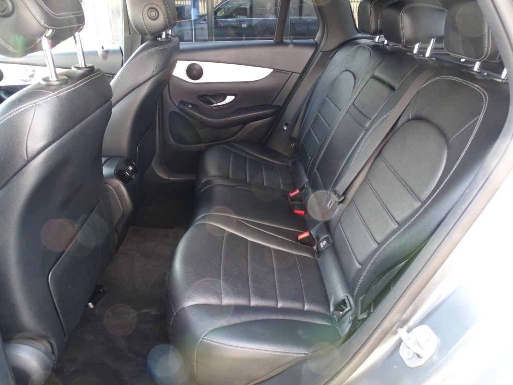 2017 Mercedes-Benz GLC-Class Image 12