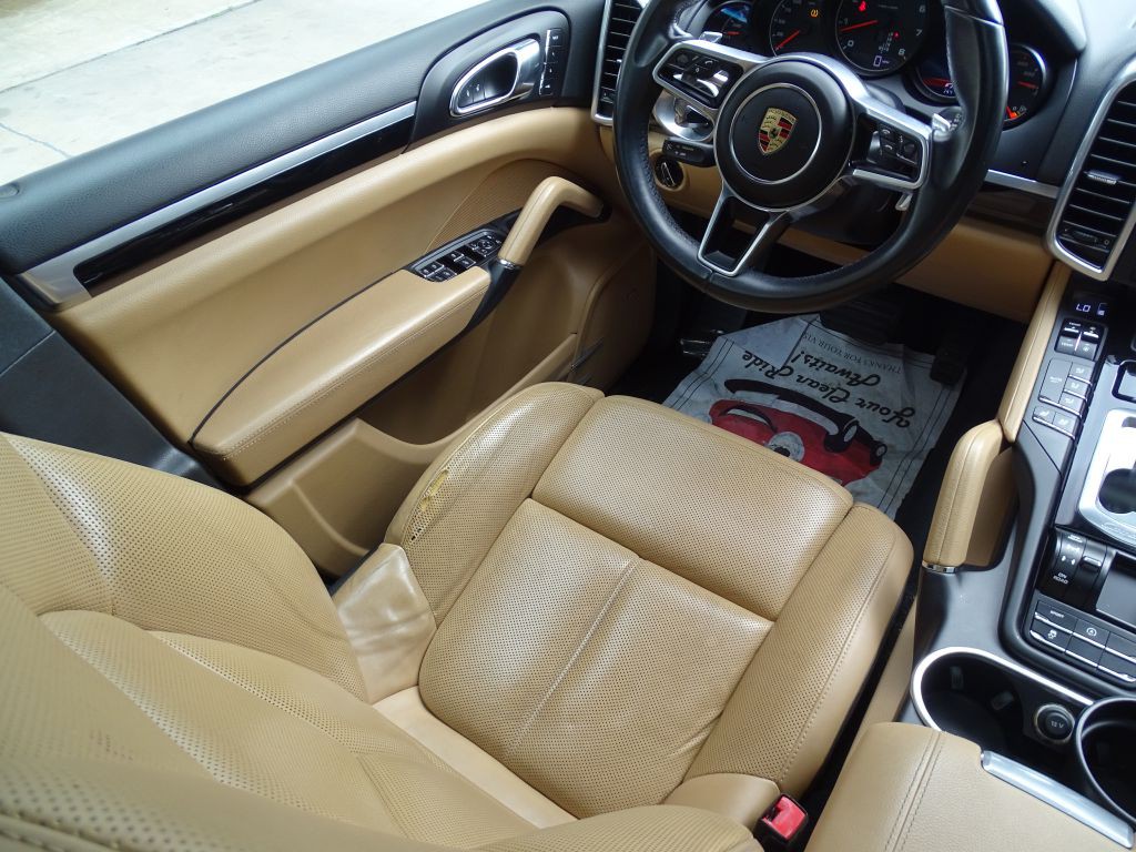 2016 Porsche Cayenne Image 9