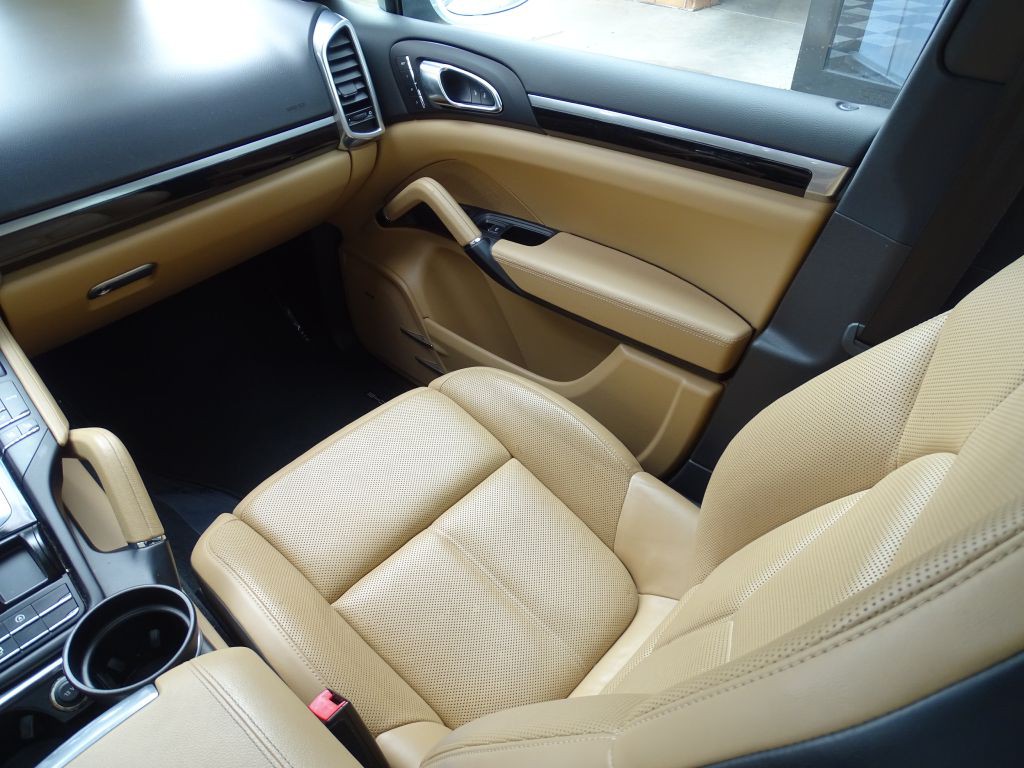 2016 Porsche Cayenne Image 10