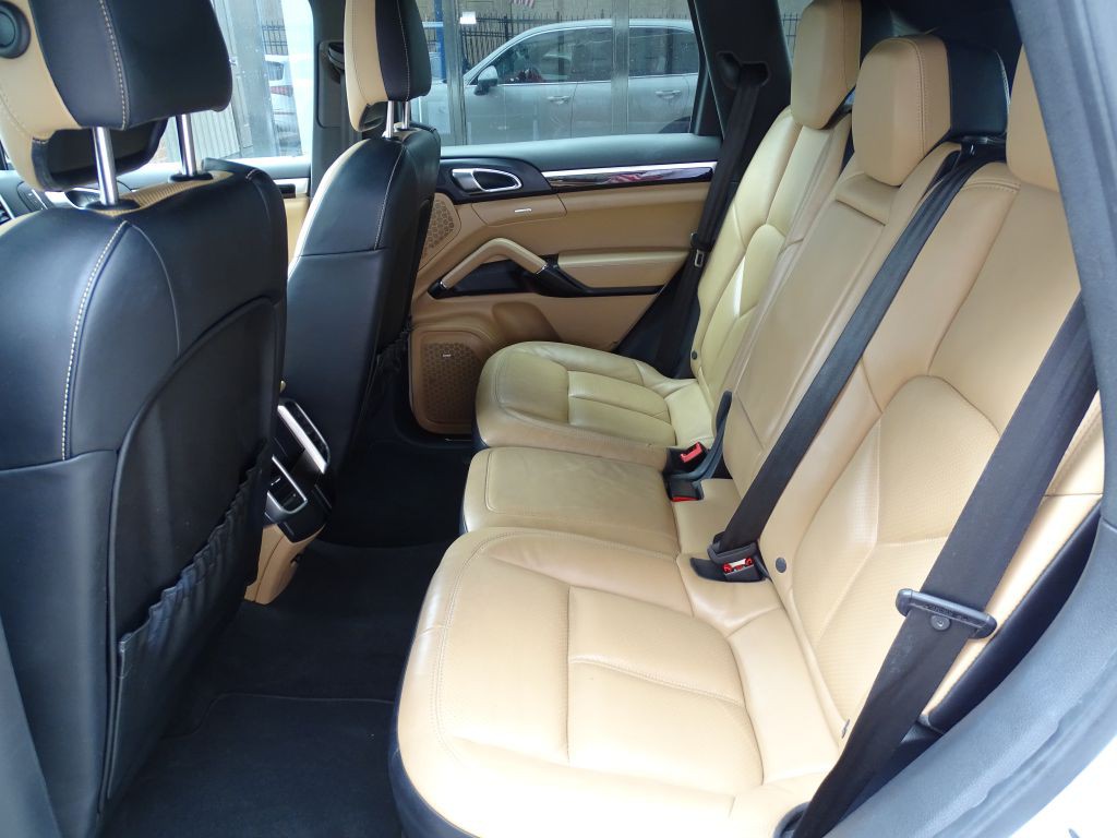2016 Porsche Cayenne Image 11