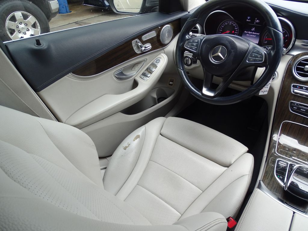 2015 Mercedes-Benz C-Class Image 9