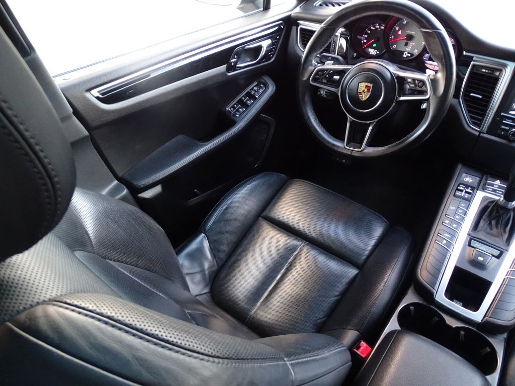 2016 Porsche Macan Image 9