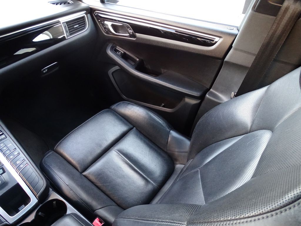 2016 Porsche Macan Image 10