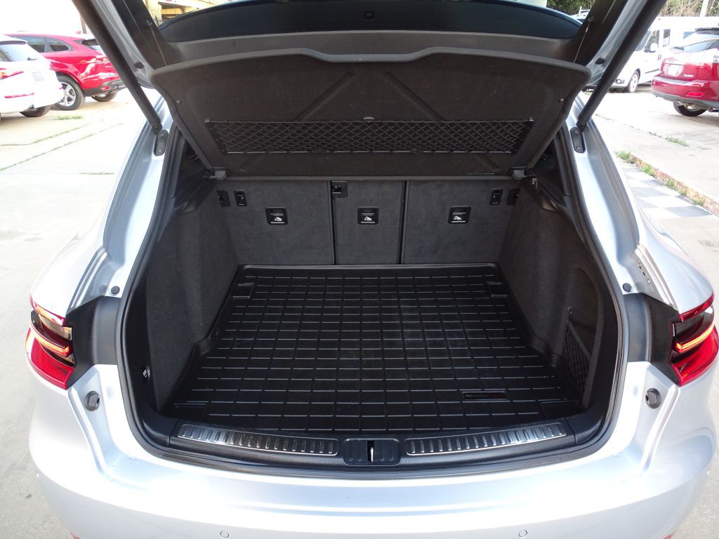 2016 Porsche Macan Image 13