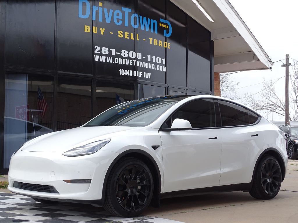 2022 Tesla Model Y Image 1