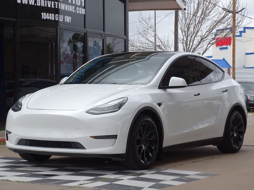2022 Tesla Model Y Image 2