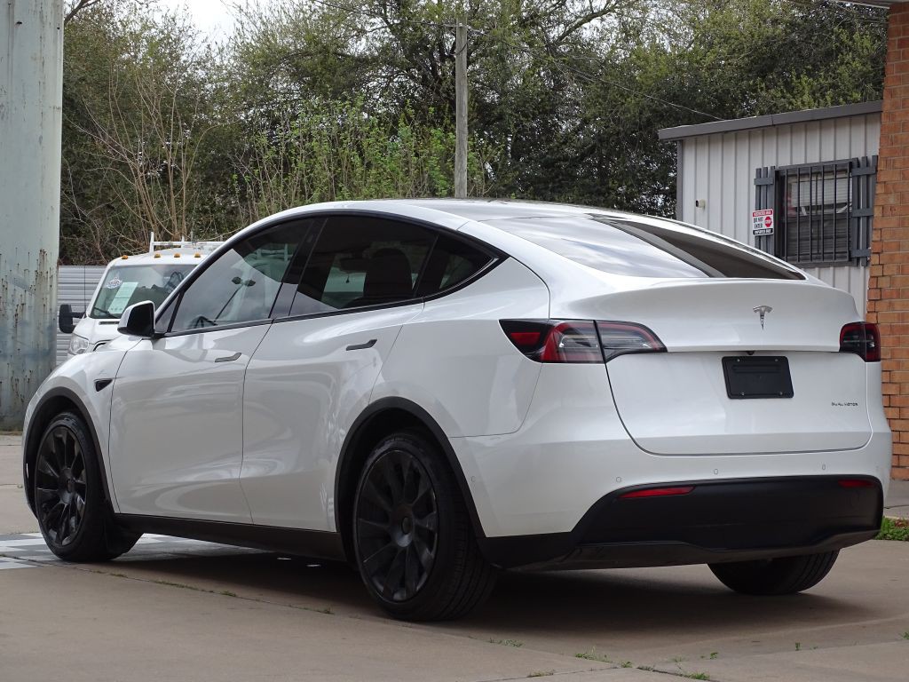 2022 Tesla Model Y Image 3