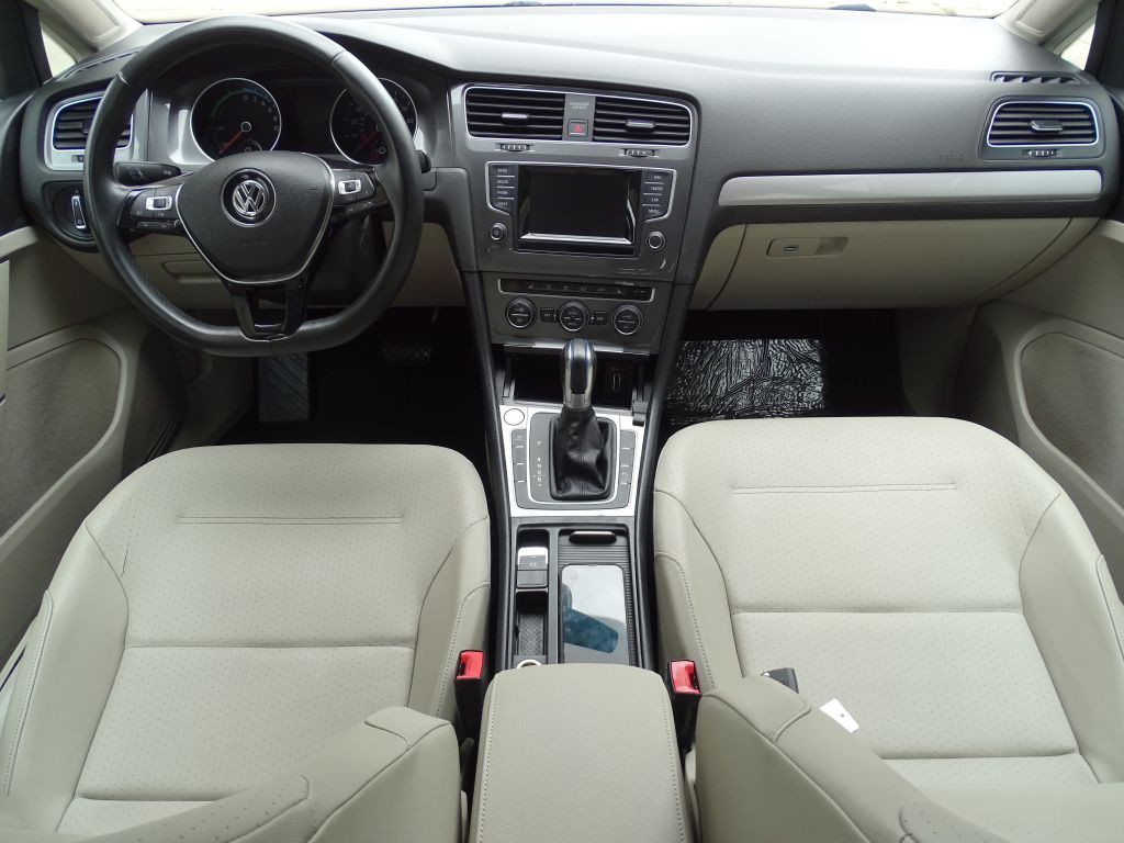 2015 Volkswagen Golf Image 8