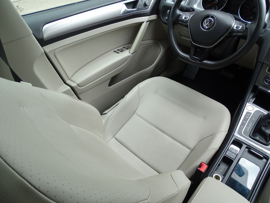 2015 Volkswagen Golf Image 9