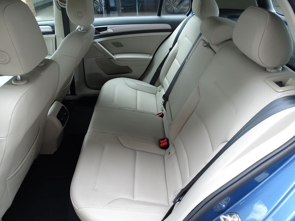 2015 Volkswagen Golf Image 11