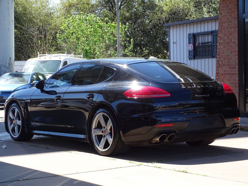 2015 Porsche Panamera Image 3