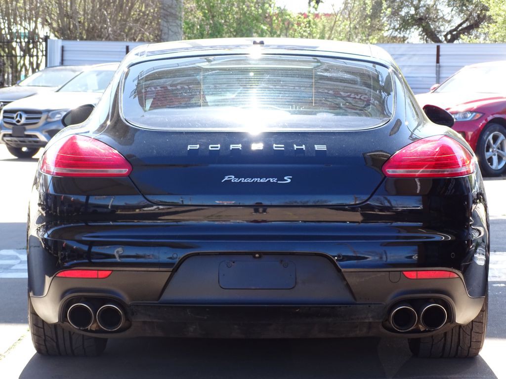 2015 Porsche Panamera Image 4