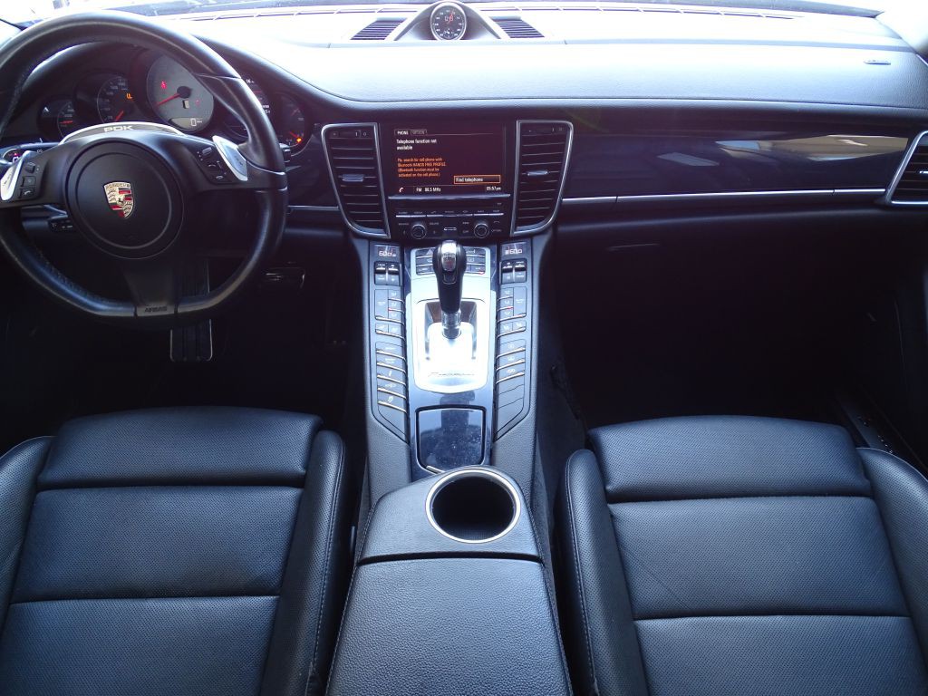 2015 Porsche Panamera Image 8