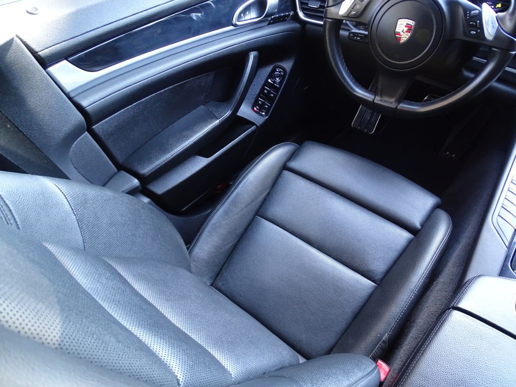 2015 Porsche Panamera Image 9