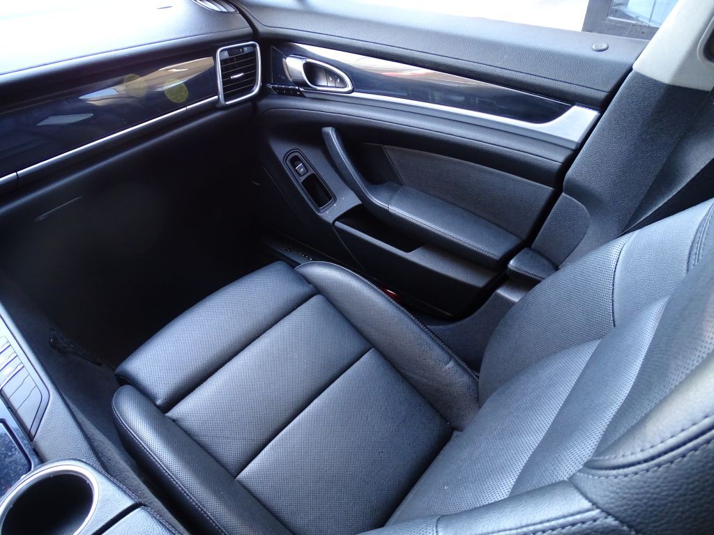 2015 Porsche Panamera Image 10