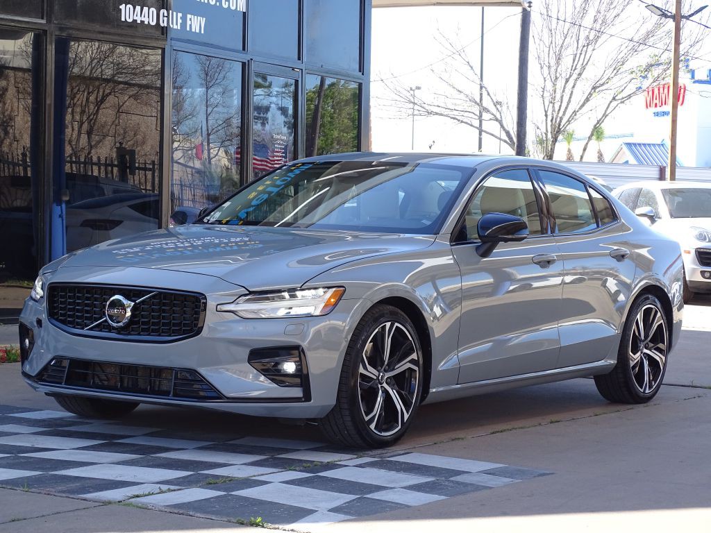2024 Volvo S60 Image 2