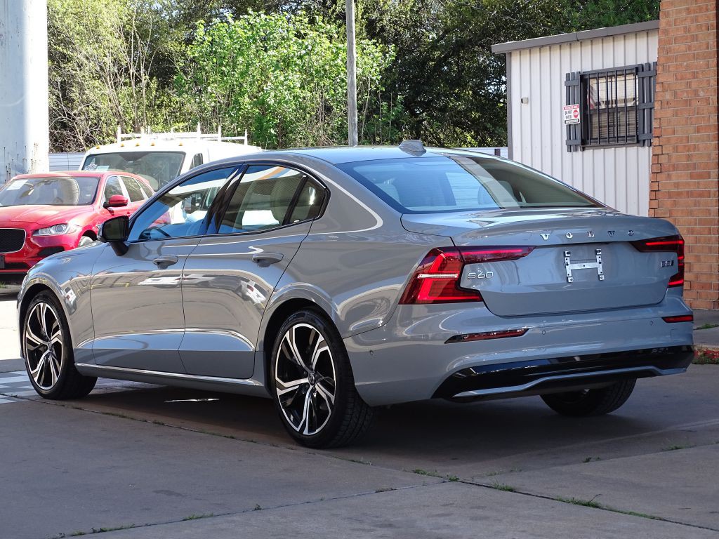 2024 Volvo S60 Image 3