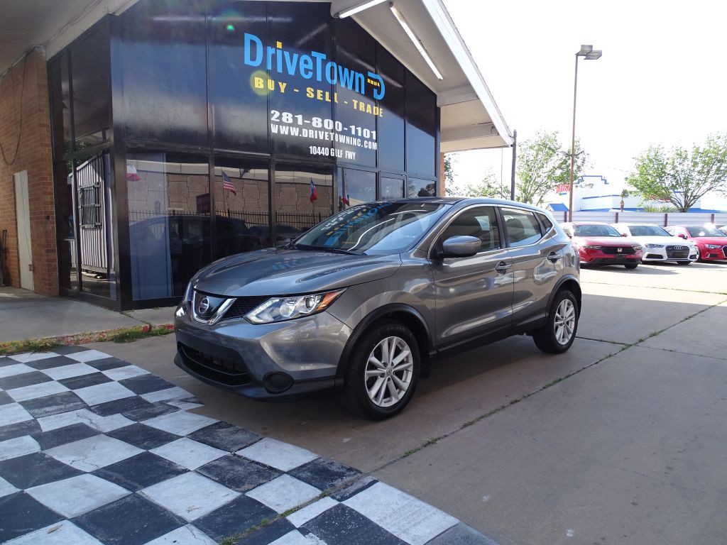 2019 Nissan Rogue Image 1