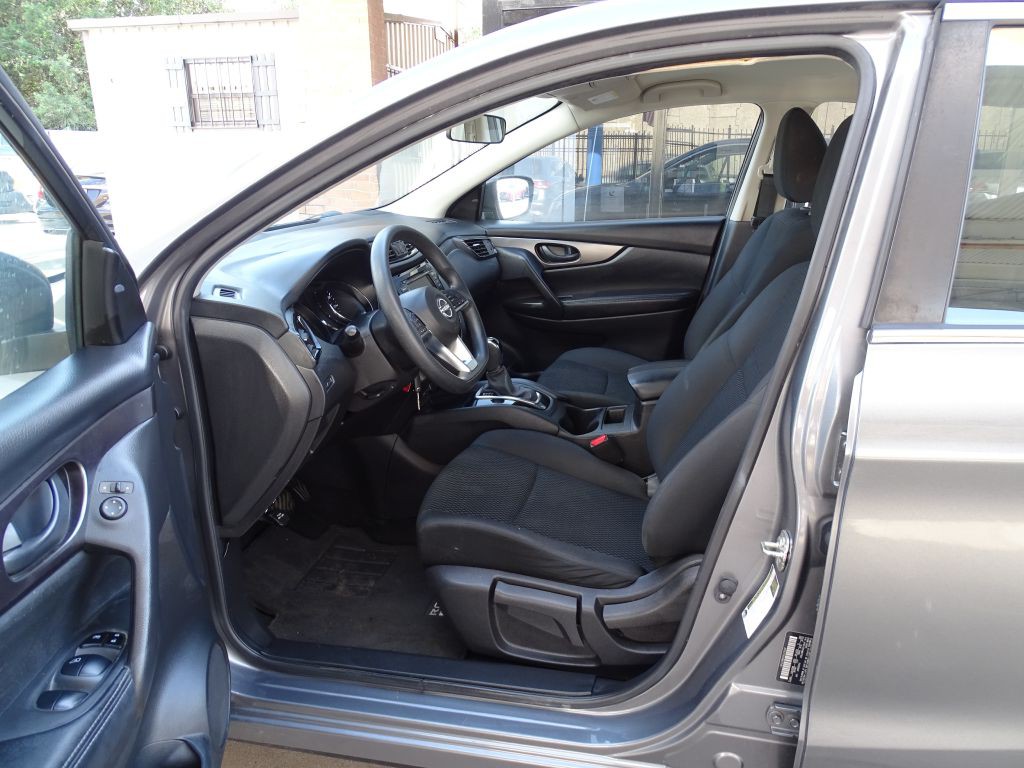 2019 Nissan Rogue Image 3