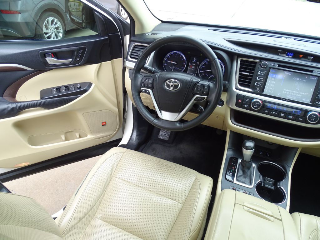2014 Toyota Highlander Image 16
