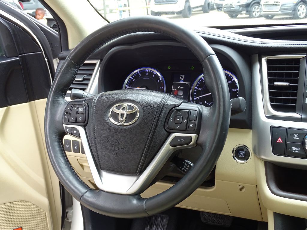 2014 Toyota Highlander Image 18