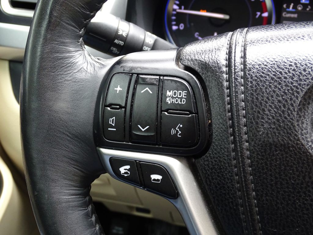 2014 Toyota Highlander Image 28