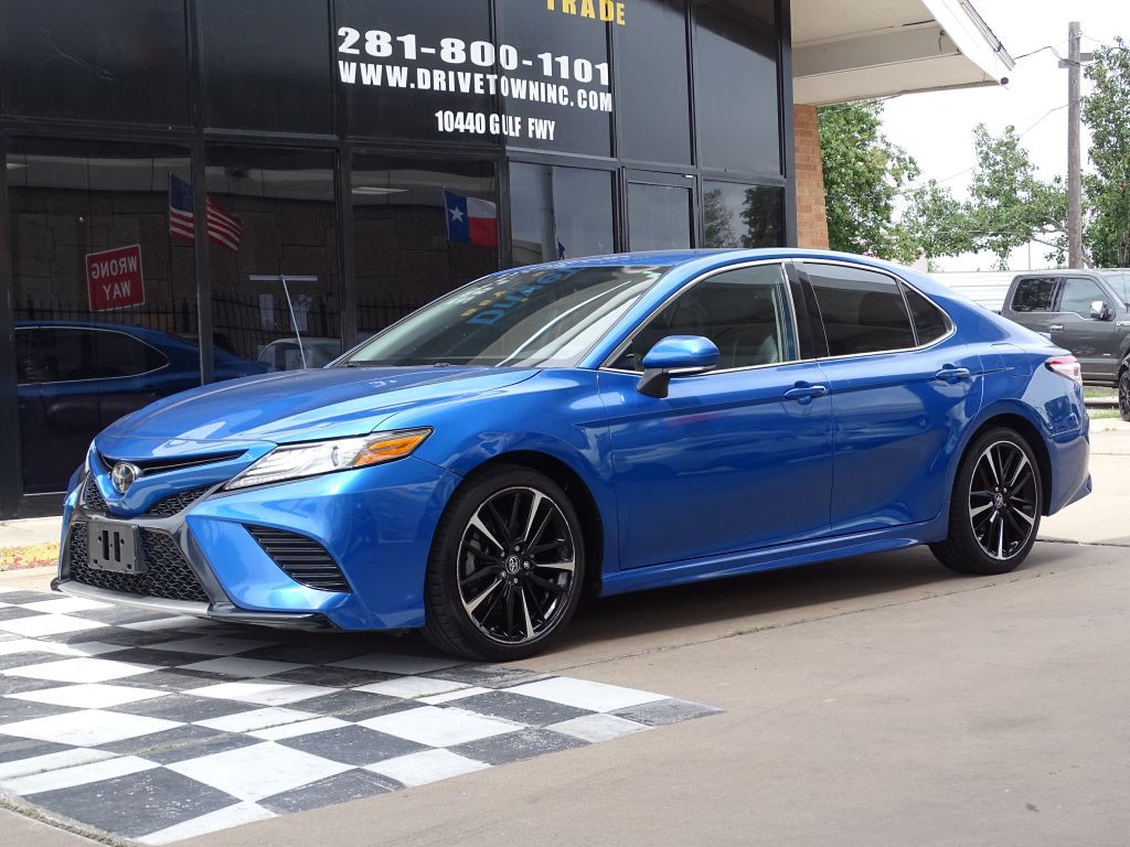 2019 Toyota Camry Image 2