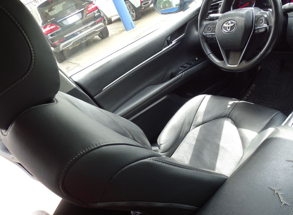 2019 Toyota Camry Image 12