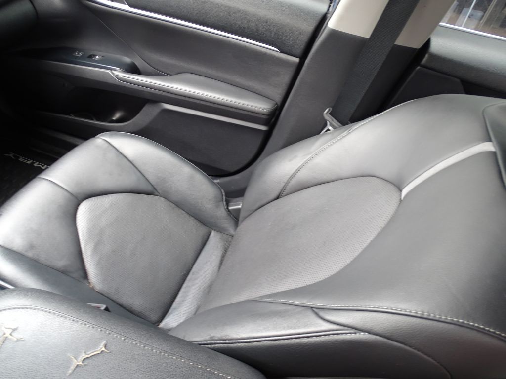 2019 Toyota Camry Image 13