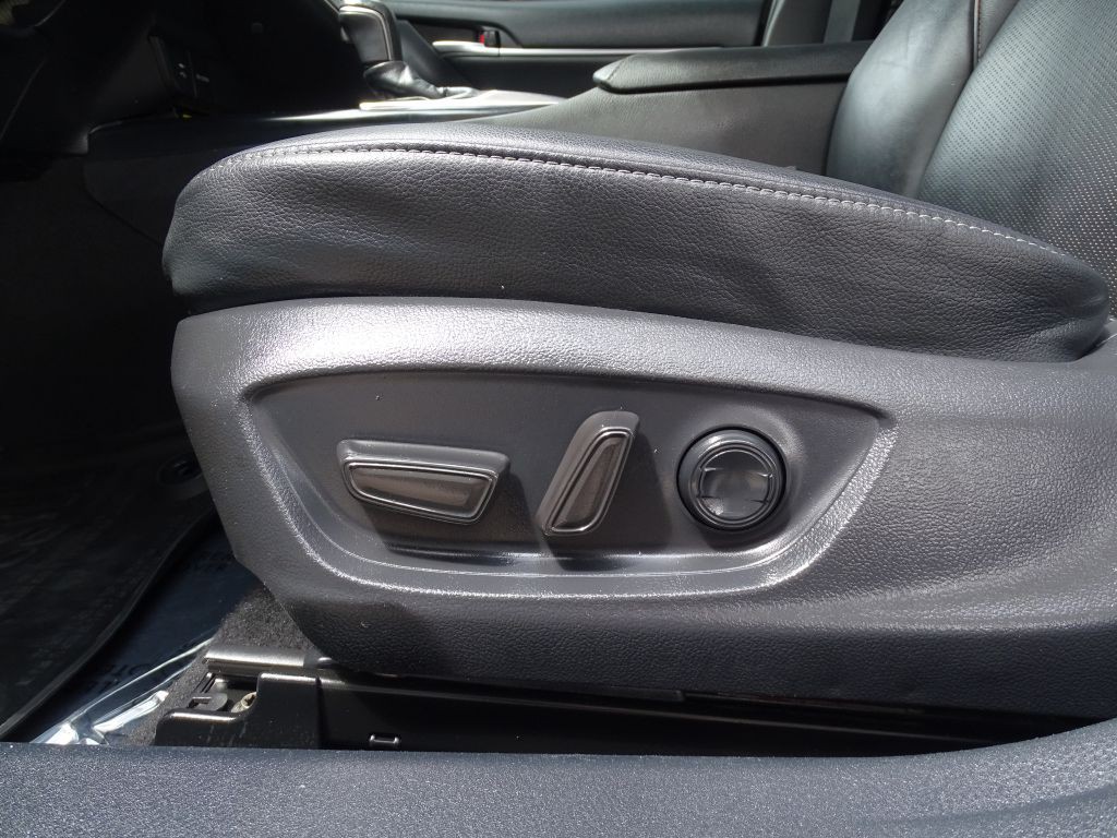2019 Toyota Camry Image 14