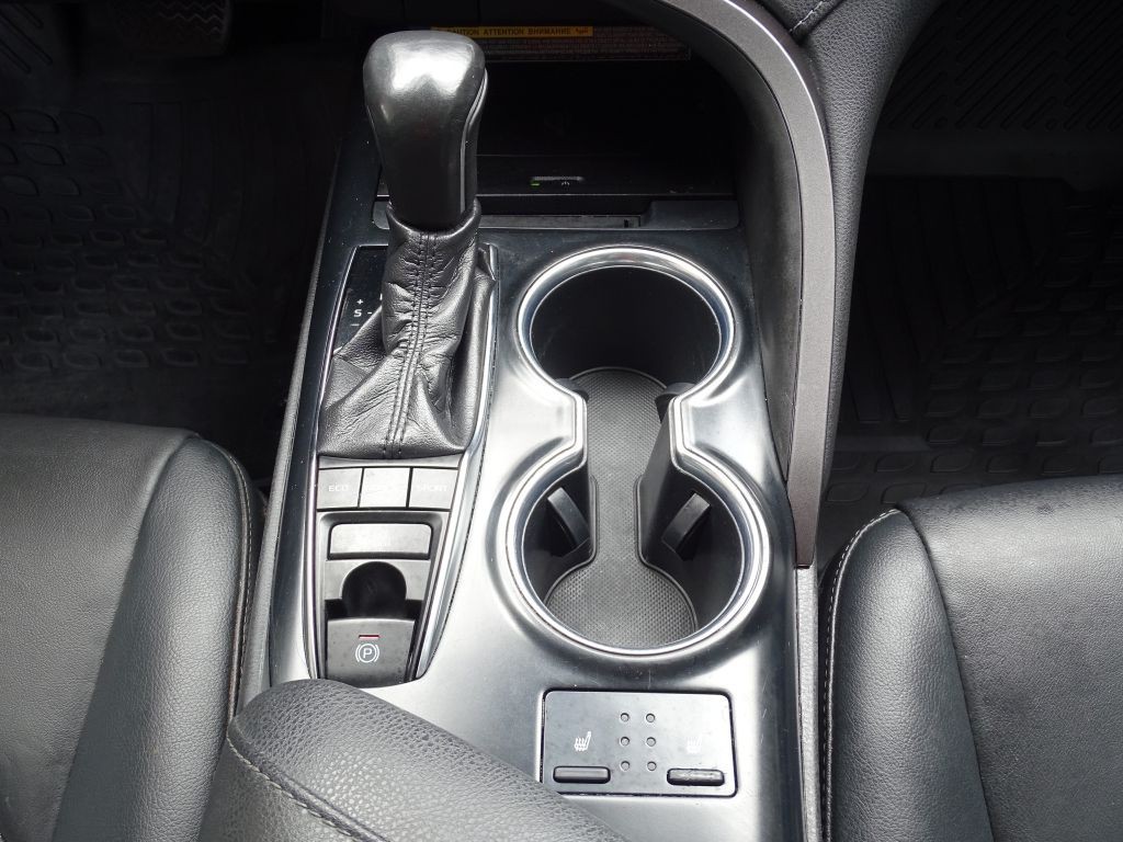 2019 Toyota Camry Image 18
