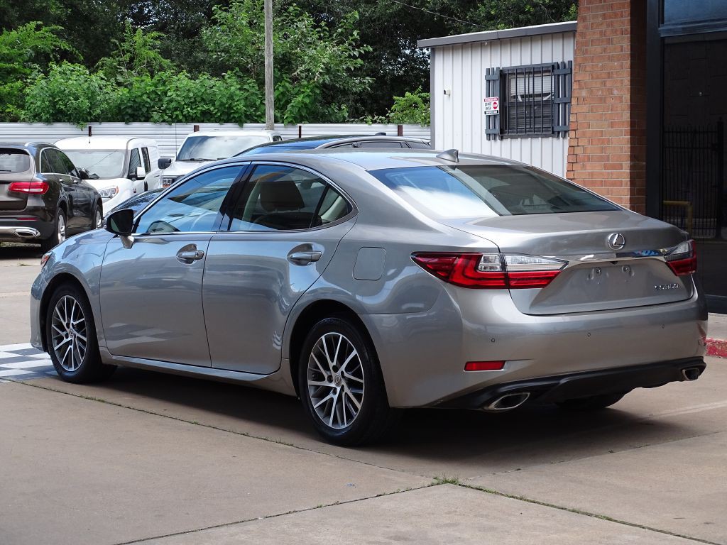 2016 Lexus ES Image 2