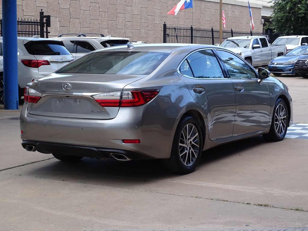 2016 Lexus ES Image 4
