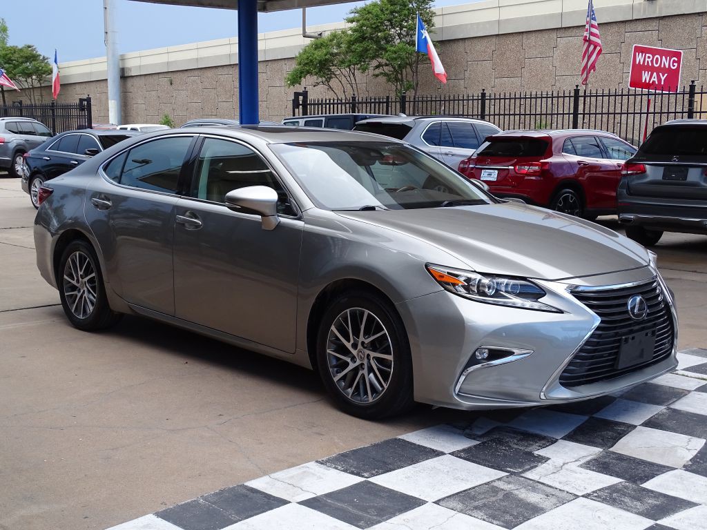 2016 Lexus ES Image 5