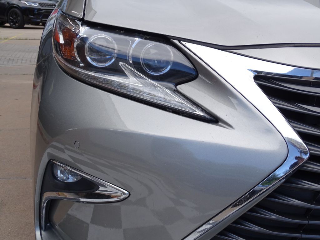 2016 Lexus ES Image 7