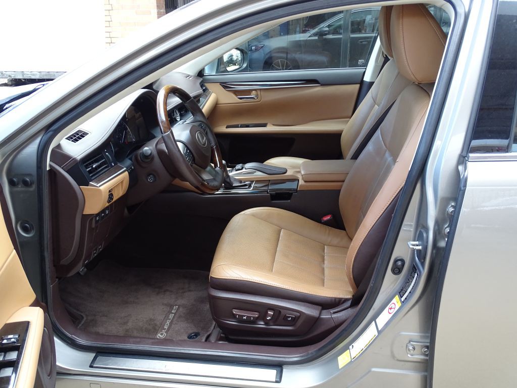 2016 Lexus ES Image 8