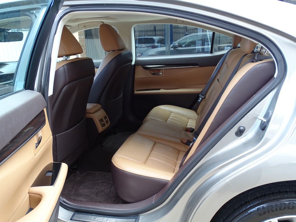 2016 Lexus ES Image 9