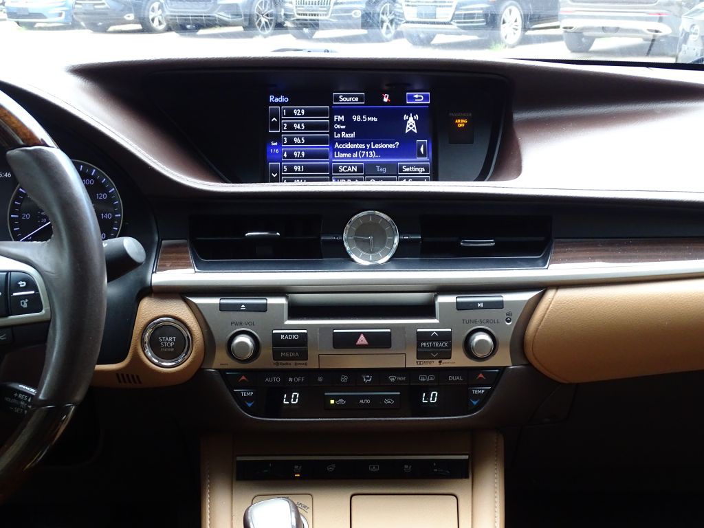 2016 Lexus ES Image 14