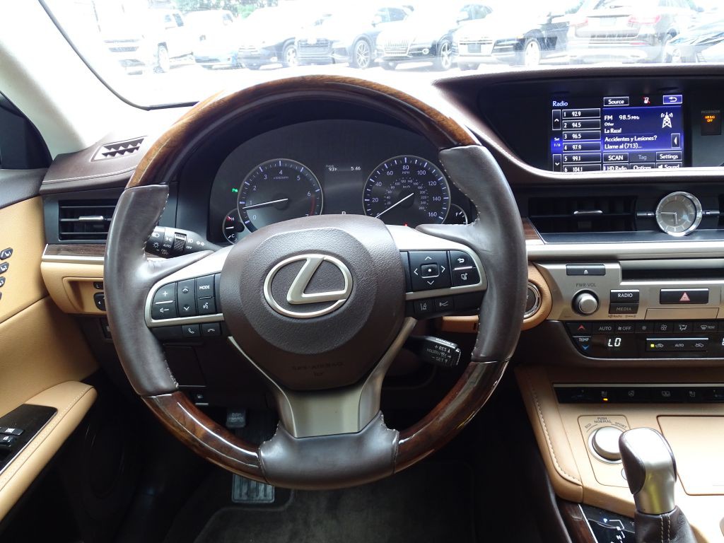 2016 Lexus ES Image 15