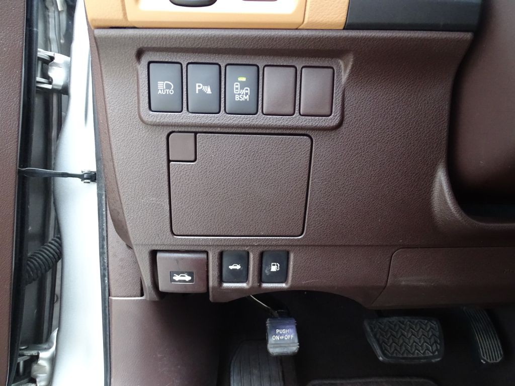2016 Lexus ES Image 16