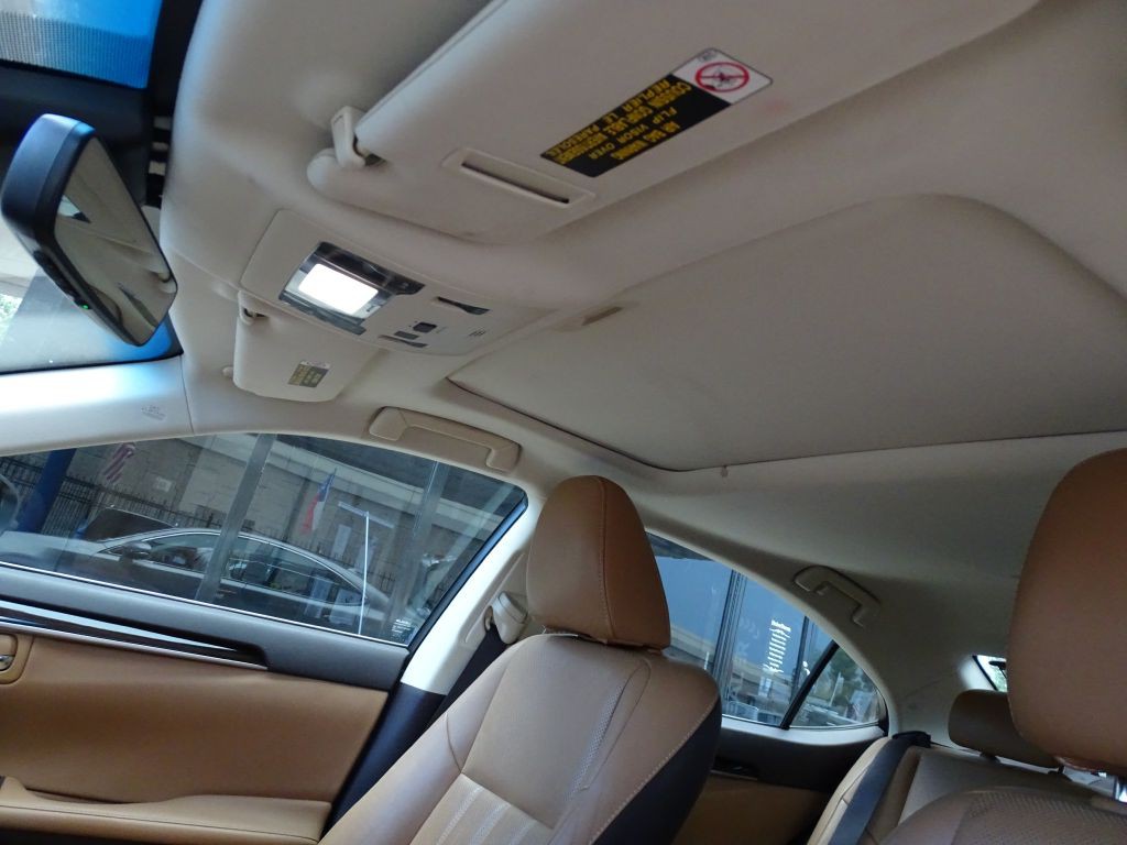 2016 Lexus ES Image 19