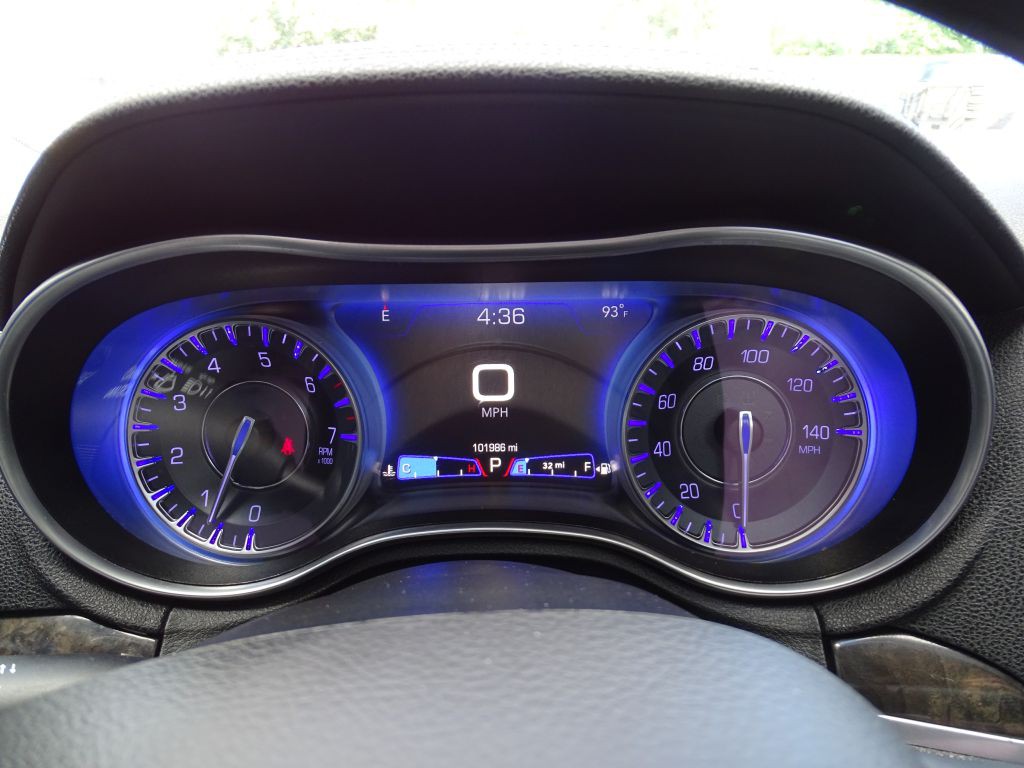 2019 Chrysler 300 Image 8