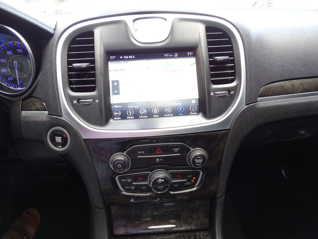 2019 Chrysler 300 Image 11