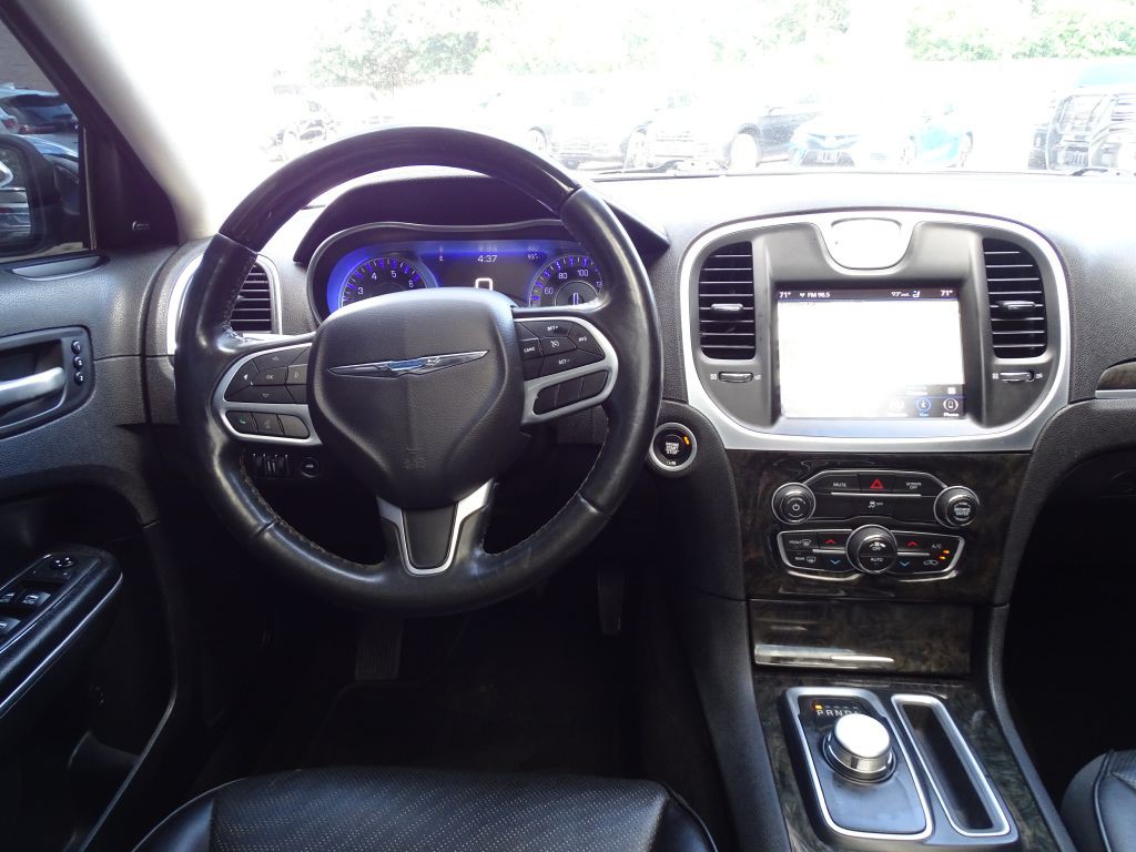 2019 Chrysler 300 Image 13